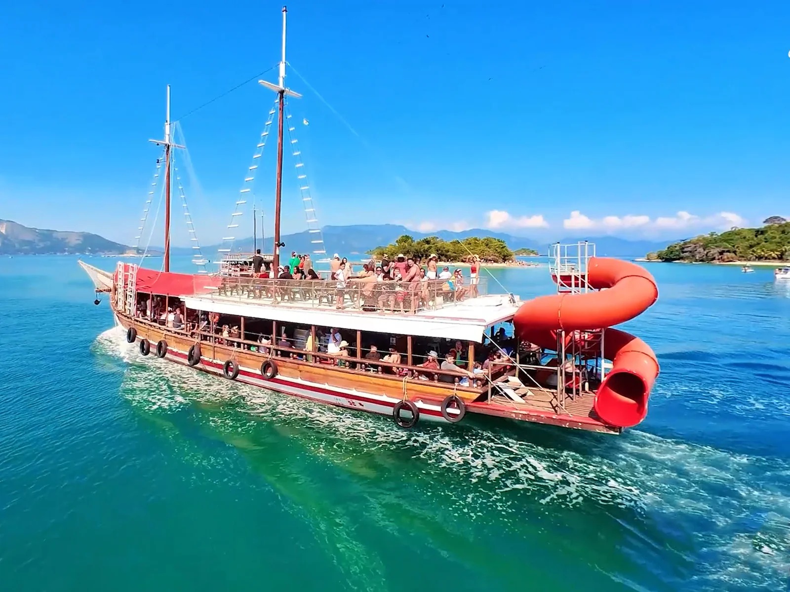 Passeio de escuna em Angra dos Reis